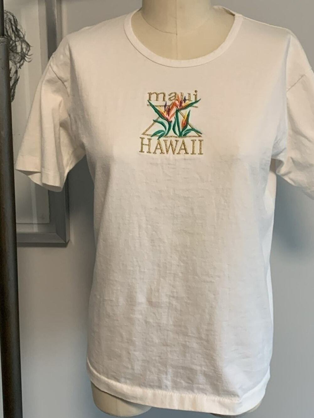 Vintage 80s Maui Hawaii T-Shirt Single Stitch Embroidered USA Made Travel Size M